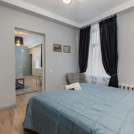 Sand Street Apartment *
